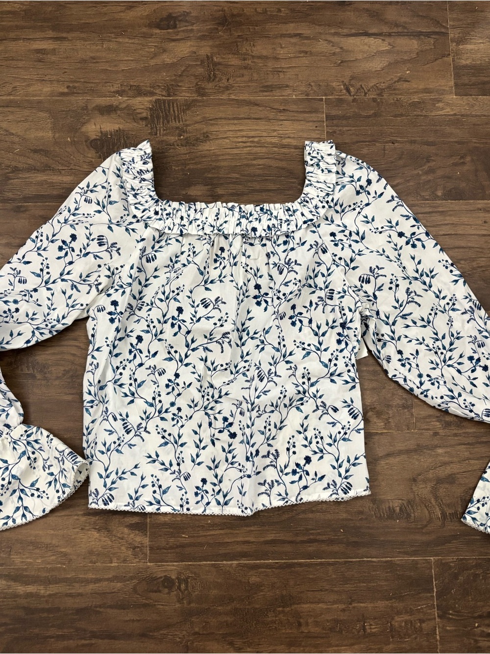 Agua Bendita White Top with Blue Floral Print